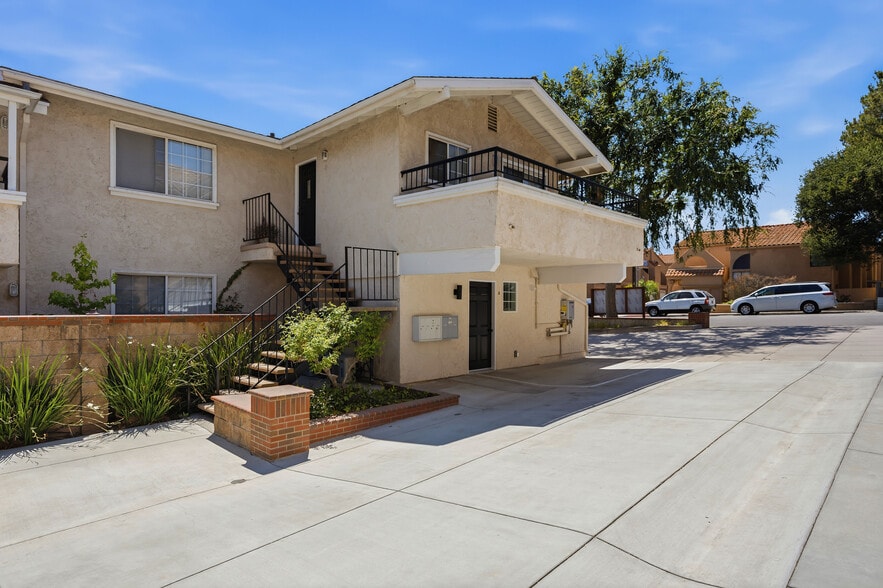 5302-5304 Colodny Dr, Agoura Hills, CA for sale - Building Photo - Image 2 of 49