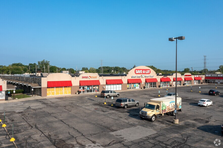 6063-6245 N Teutonia Ave, Milwaukee, WI à louer - Photo principale - Image 2 de 11