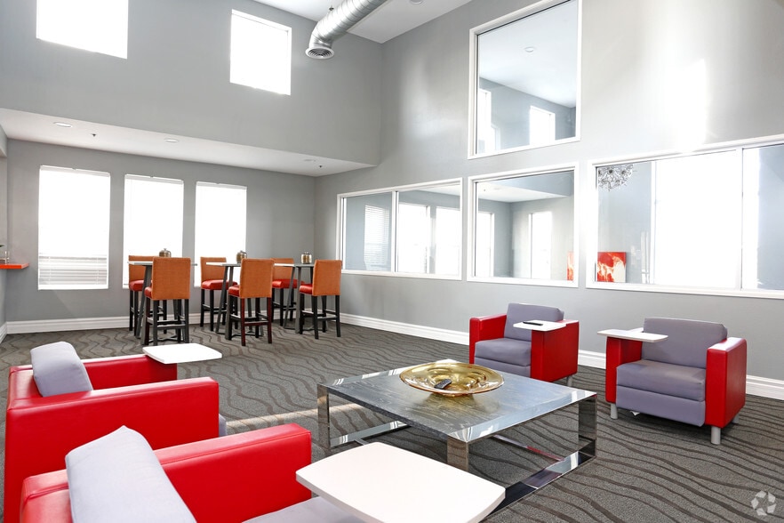 1325 40th St, Emeryville, CA for lease - Interior Photo - Image 1 of 42