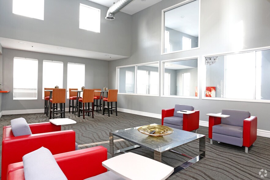 1325 40th St, Emeryville, CA à louer - Photo intérieure - Image 1 de 42