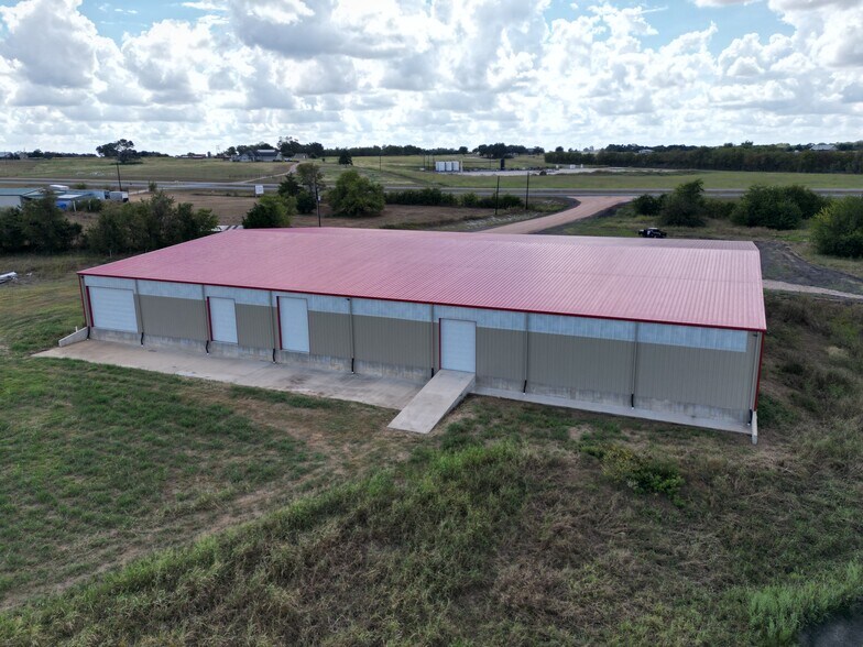 16832 US 290 W hwy, Burton, TX for lease - Building Photo - Image 2 of 4