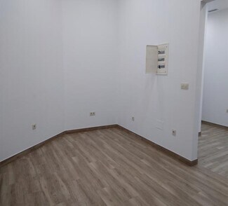 Plus de détails pour Commerce de détail à vendre