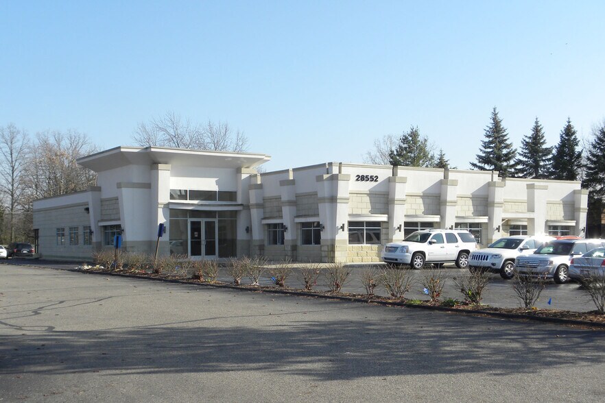 28552 Orchard Lake Rd, Farmington Hills, MI à louer - Photo du bâtiment - Image 2 de 3