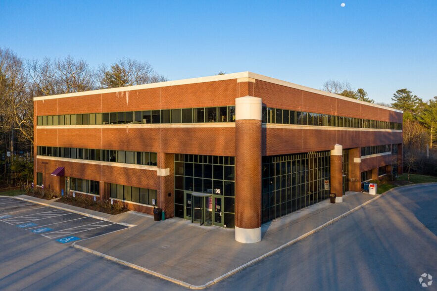 99 Derby St, Hingham, MA à louer - Photo du bâtiment - Image 2 de 8