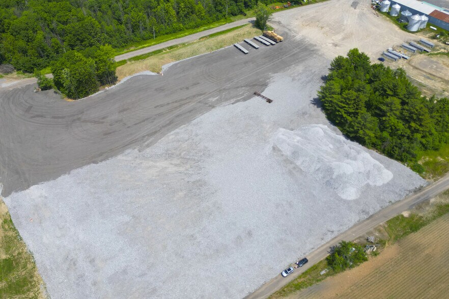 116 Boul Fortin, Saint-Bernard-de-Lacolle, QC à louer - Photo du bâtiment - Image 2 de 10