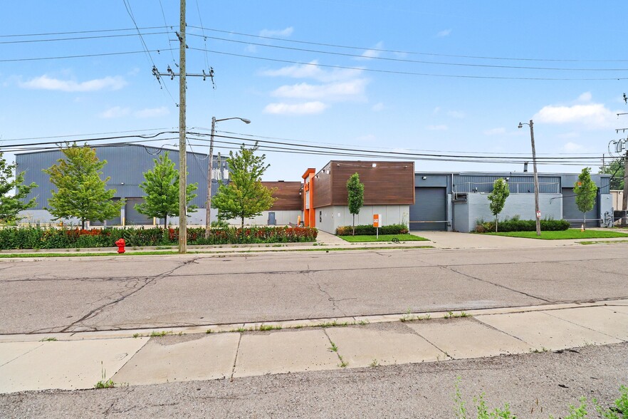 1551 Academy St, Ferndale, MI for sale - Building Photo - Image 1 of 11