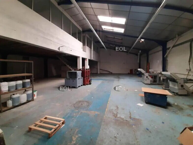 Flex in Maisons-Alfort for sale - Building Photo - Image 2 of 11