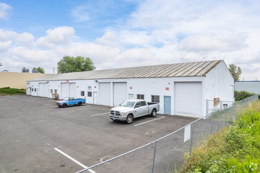 1121-1125 Bailey Hill Rd, Eugene, OR for lease - Building Photo - Image 3 of 5