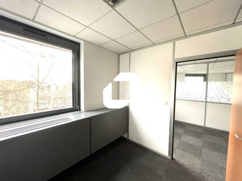 Industrial in Lyon for lease - Interior Photo - Image 3 of 9