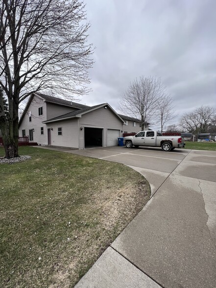 333 Jackson St, Coleman, MI à vendre - Photo du b timent - Image 1 de 78