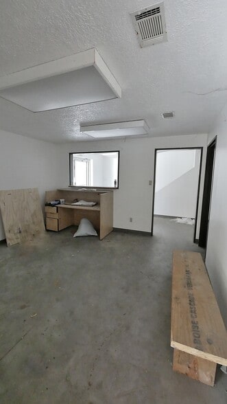7115 Satsuma Dr, Houston, TX for lease - Building Photo - Image 3 of 22