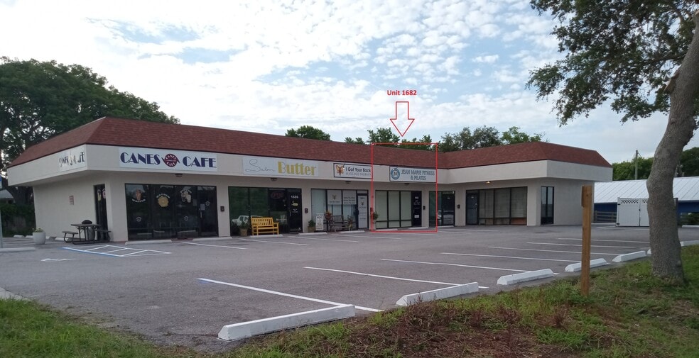 1682 Alt 19, Palm Harbor, FL à louer - Photo du bâtiment - Image 2 de 2