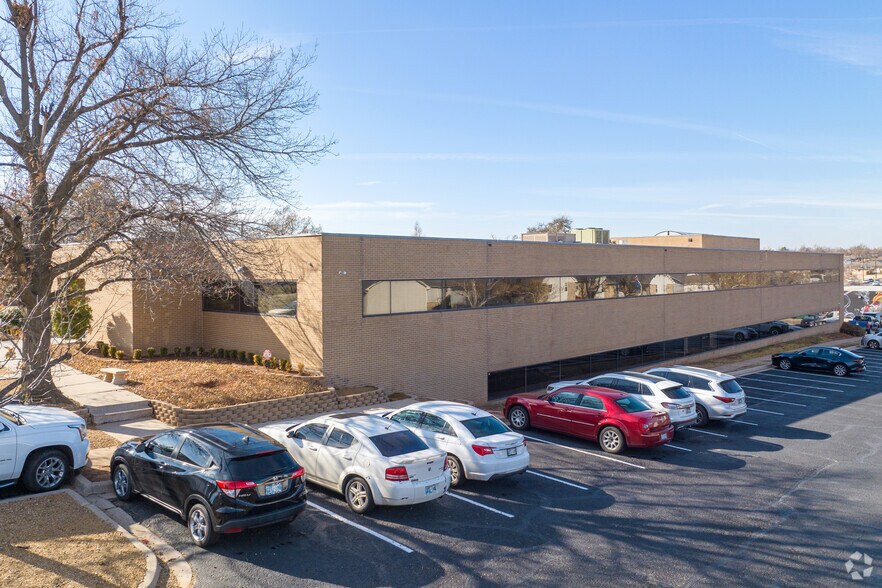 4323 NW 63rd St, Oklahoma City, OK à louer - Photo du bâtiment - Image 3 de 6