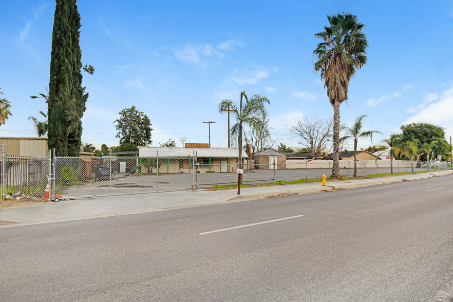 11923 Cedar Ave, Bloomington, CA à vendre - Photo du bâtiment - Image 1 de 1