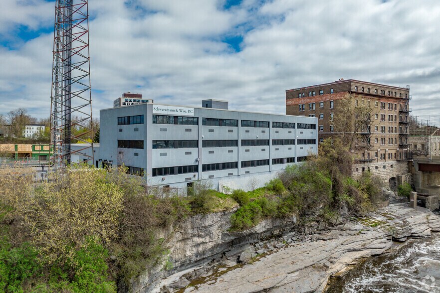 137 Main Ave, Watertown, NY for lease - Primary Photo - Image 1 of 6