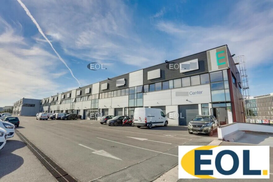 Flex in Saint-Denis for lease - Building Photo - Image 1 of 12