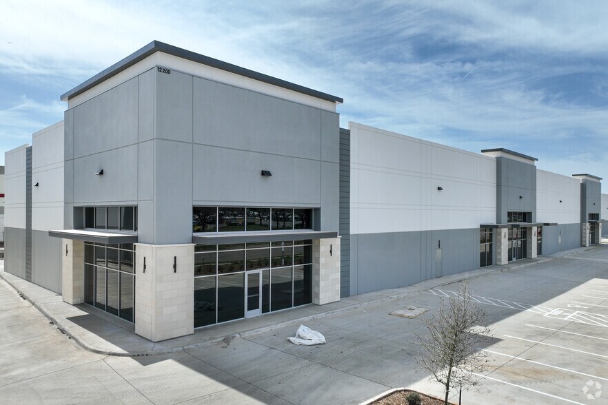 12224 Trinity Blvd, Fort Worth, TX à louer - Photo du bâtiment - Image 1 de 2
