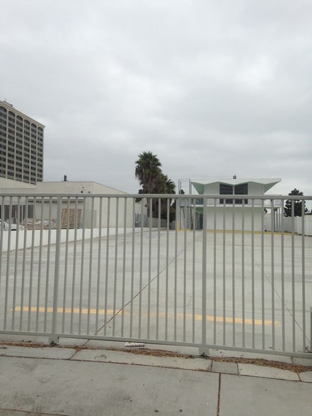 653-657 W 19th St, Costa Mesa, CA for lease - Building Photo - Image 3 of 6