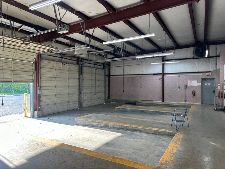 2311 Industrial Dr, Bedford, IN à vendre - Photo du bâtiment - Image 3 de 5