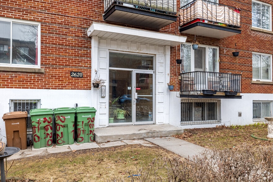 2620 Rue Théodore, Montréal, QC à vendre - Photo du bâtiment - Image 2 de 3