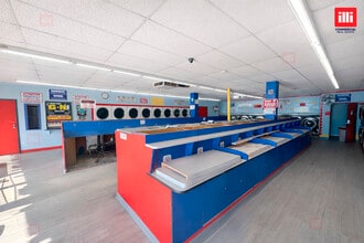 8646-8658 Woodman Ave, Arleta, CA for lease Interior Photo- Image 2 of 9