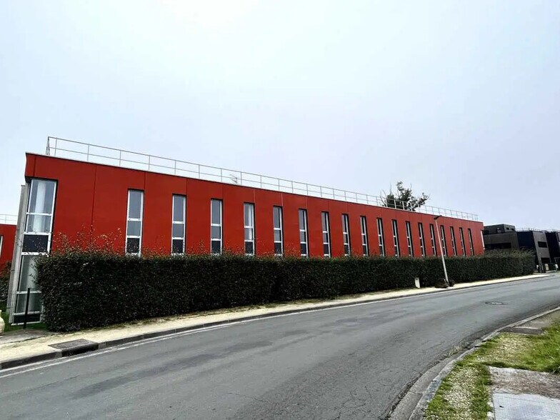 Bureau dans Canéjan à louer - Photo du bâtiment - Image 1 de 12