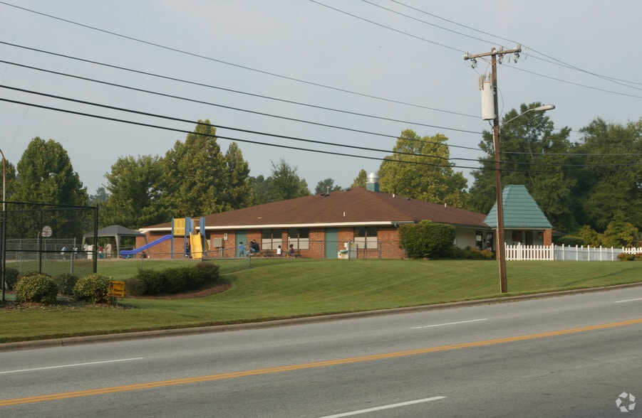 337 W Vandalia Rd, Greensboro, NC for sale - Primary Photo - Image 1 of 1