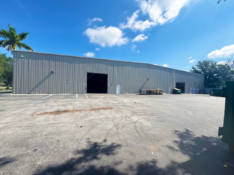 901 Industrial Blvd, Naples, FL for sale - Building Photo - Image 2 of 13