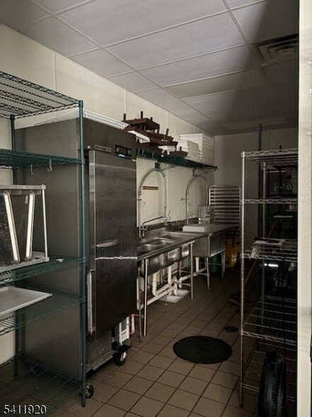 281 Triangle Rd, Hillsborough, NJ for lease - Building Photo - Image 3 of 10