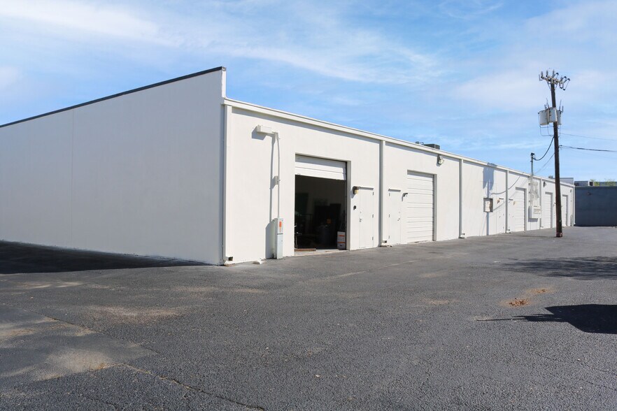 7939-7951 Mainland Dr, San Antonio, TX à louer - Photo du bâtiment - Image 2 de 6