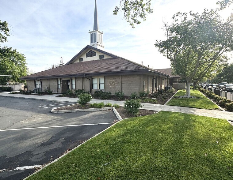 1814 N Echo Ave, Fresno, CA à vendre - Photo du bâtiment - Image 2 de 8