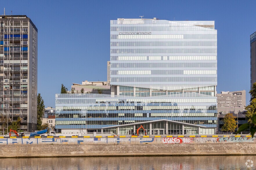 17 Quai Du Président Paul Doumer, Courbevoie à louer - Photo du bâtiment - Image 2 de 9