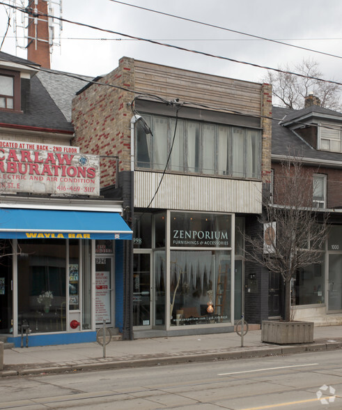 998 Queen St E, Toronto, ON à louer - Photo du bâtiment - Image 2 de 2