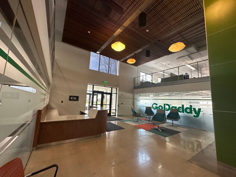 1 Parsons Dr, Hiawatha, IA à louer - Photo du bâtiment - Image 2 de 25