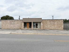 511-513 W Rhapsody Dr, San Antonio, TX for lease Interior Photo- Image 2 of 5