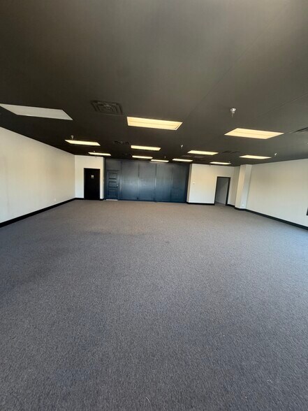 2540 104th St, Urbandale, IA for lease - Building Photo - Image 2 of 6