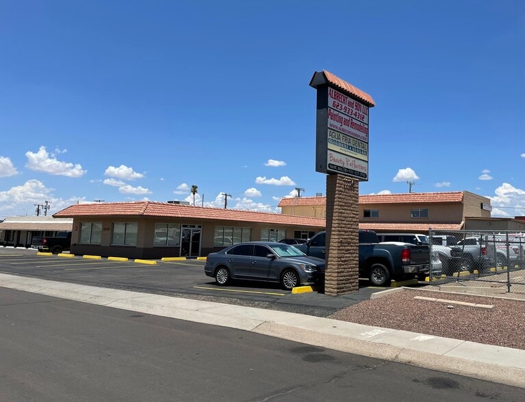 11126 W Wisconsin Ave, Youngtown, AZ à vendre - Photo du bâtiment - Image 1 de 12