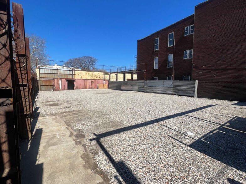 1201 37th Ave, Long Island City, NY for sale - Building Photo - Image 3 of 3