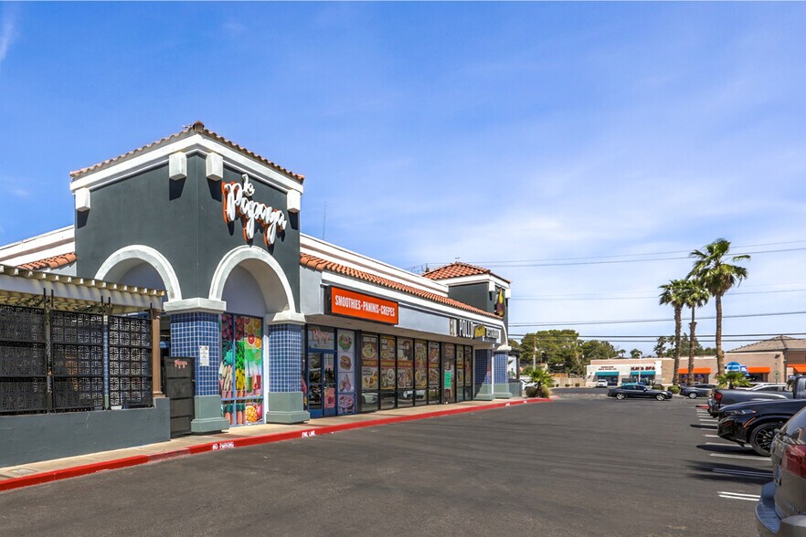Pecos Plaza portefeuille de 6 propriétés à vendre sur LoopNet.ca - Photo du bâtiment - Image 2 de 5