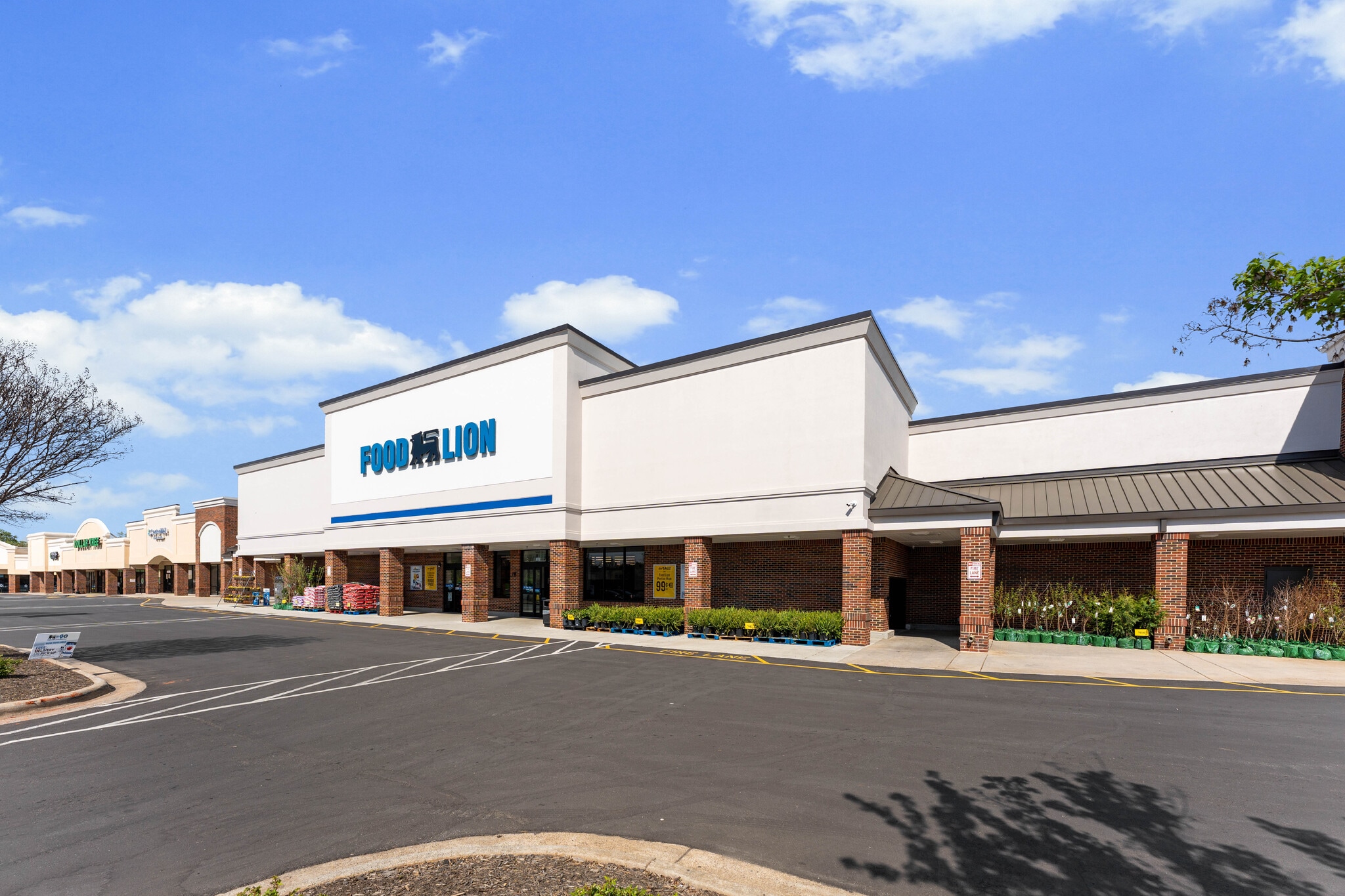 1837 E Broad St, Statesville, NC for lease Primary Photo- Image 1 of 32