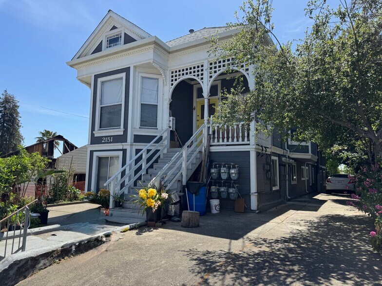 2151 E 24th St, Oakland, CA à vendre - Photo du bâtiment - Image 3 de 11