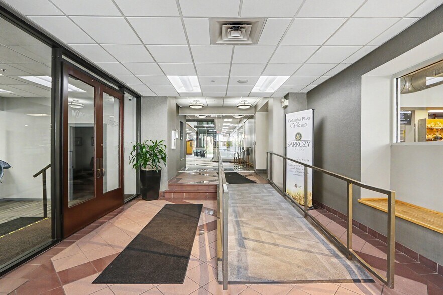 350 E Michigan Ave, Kalamazoo, MI à vendre - Photo du bâtiment - Image 2 de 9