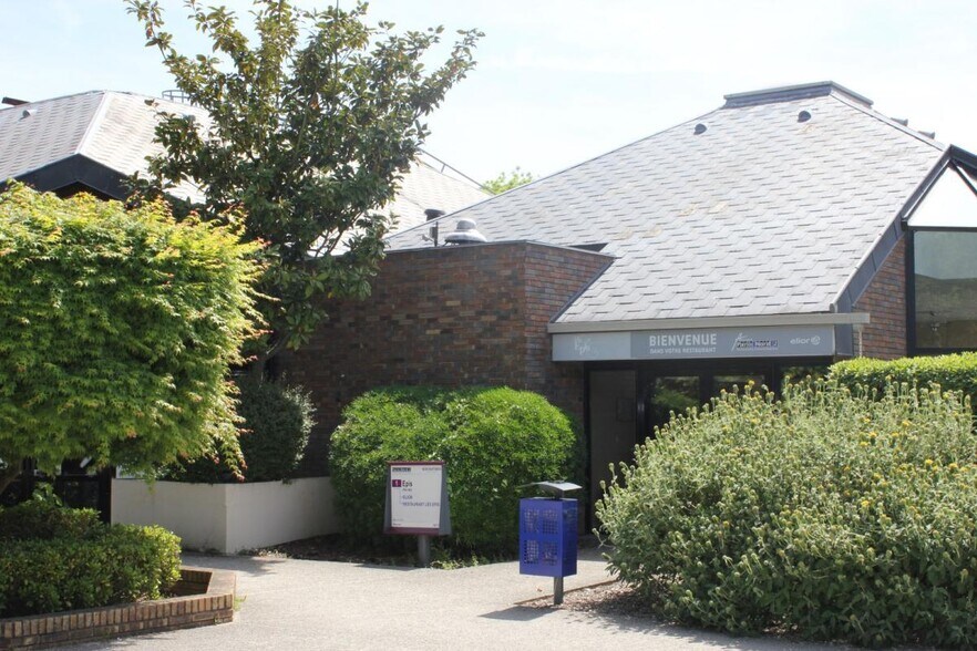 8 Avenue De La Pyramide, Tremblay-en-France for lease - Building Photo - Image 3 of 6