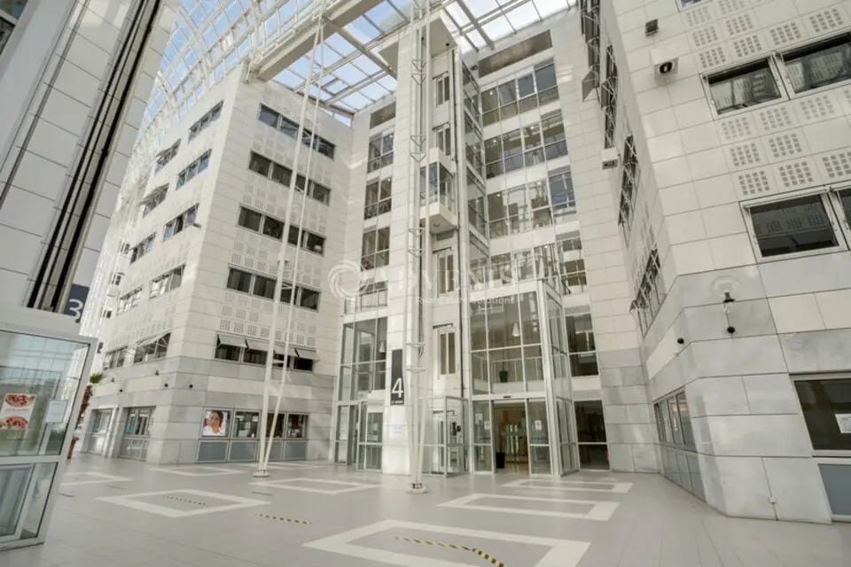 Office in Tremblay-en-France for lease Building Photo- Image 1 of 6