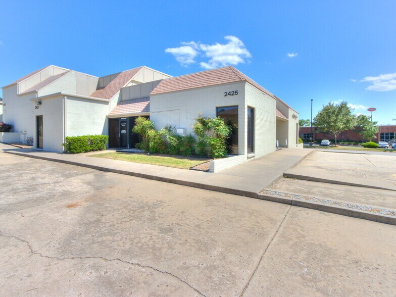 2425 Wilcox Dr, Norman, OK à vendre - Photo du bâtiment - Image 3 de 83