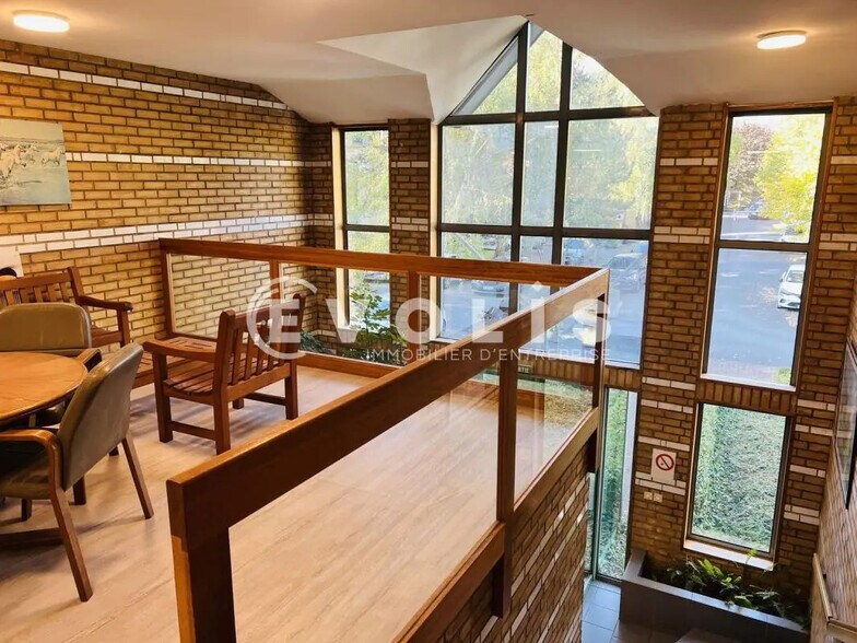 Office in Champs-sur-Marne for lease - Building Photo - Image 3 of 11