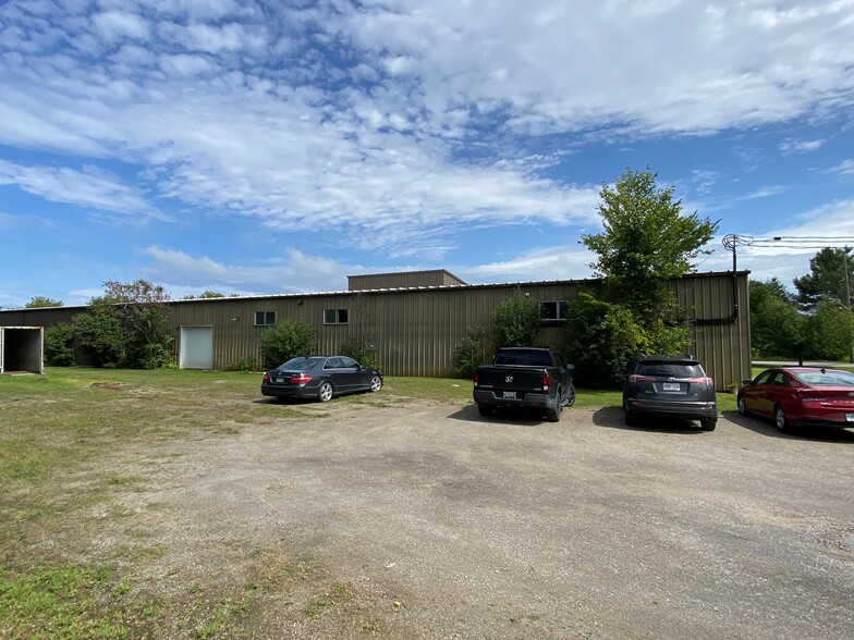 38 Bruce Cres, Carleton Place, ON à vendre - Photo du bâtiment - Image 3 de 11