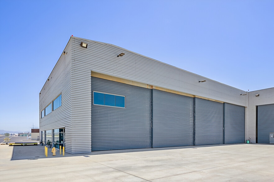 800 Aviation Dr, Camarillo, CA for sale - Building Photo - Image 3 of 15