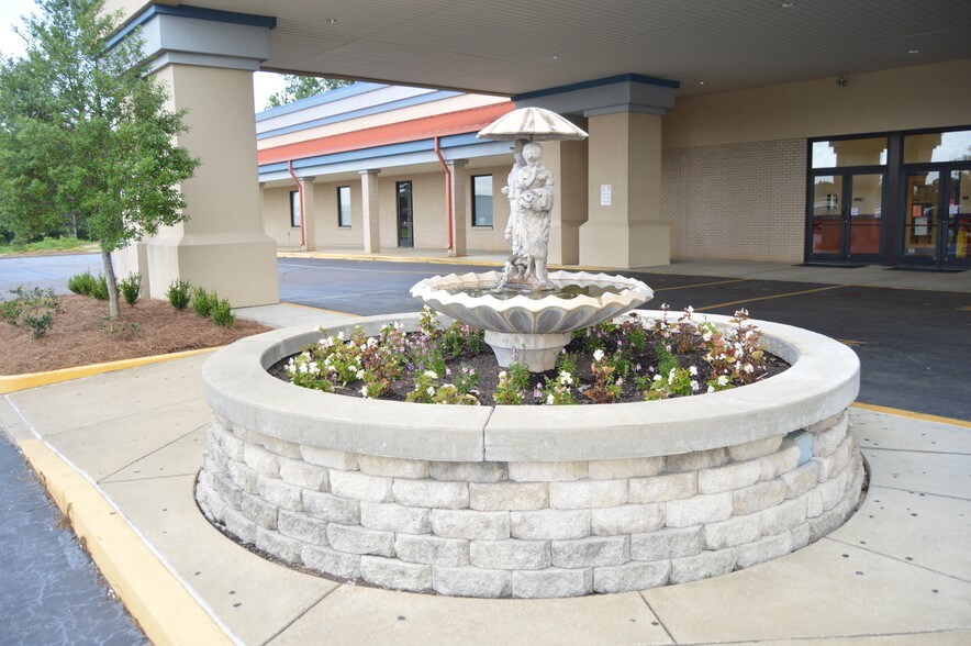 1300 Sunset Dr, Grenada, MS à louer - Photo du bâtiment - Image 2 de 5