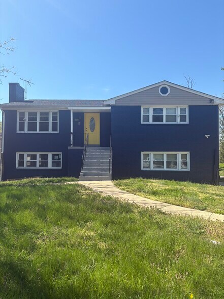 7205 Livingston Rd, Oxon Hill, MD à vendre - Photo du bâtiment - Image 3 de 14